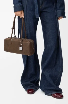 Amazona 31 kort väska i kornad nubuck