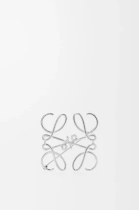 Anagram-brosch i metall Anagram-brosch i metall