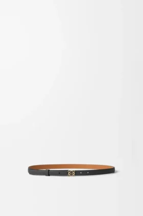 Anagram-skärp i kalvskinn med pebble-struktur
