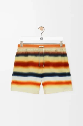 Badshorts i tekniskt yttertyg