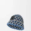 Buckethat med virkad patch i raffia och kalvskinn Buckethat med virkad patch i raffia och kalvskinn