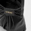 Draperad toteväska i mjukt nappa-lammskinn Draperad toteväska i mjukt nappa-lammskinn