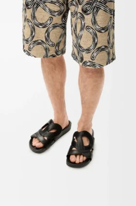 Ease Monogram-sandaler i vegetabiliskt garvat kalvskinn
