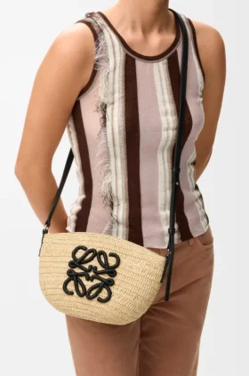 Eclipse-pochette i raffia och kalvskinn