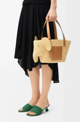 Liten elefantkorg i raffia och kalvskinn