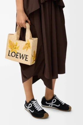 Liten loewe Font Tote i raffia