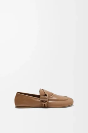 Loafer med spänne i glansigt, slätt kalvskinn
