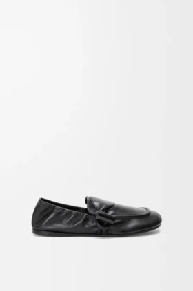 Loafer med spänne i glansigt, slätt kalvskinn