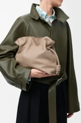 Medium Flamenco-clutch i nappa-kalvskinn
