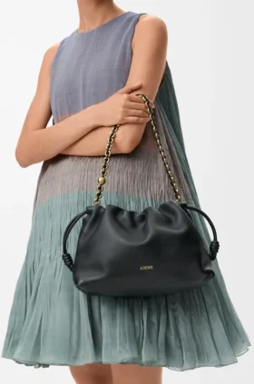 Medium Flamenco Purse i mjukt nappa-lammskinn
