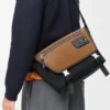 Medium Flex Messenger i canvas och mocka Medium Flex Messenger i canvas och mocka