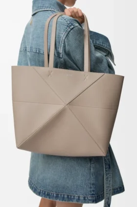 Medium horisontell Puzzle Fold-toteväska i mjukt kornat kalvskinn