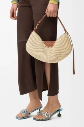 Medium loewe Swing-väska i raffia och kalvskinn