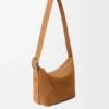 Medium Loop Hobo i kalvskinn i mocka Medium Loop Hobo i kalvskinn i mocka