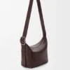 Medium Loop Hobo i smidigt kalvskinn med struktur Medium Loop Hobo i smidigt kalvskinn med struktur