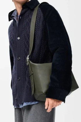 Medium Loop Hobo i smidigt kalvskinn med struktur