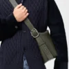 Medium Loop Hobo i smidigt kalvskinn med struktur Medium Loop Hobo i smidigt kalvskinn med struktur
