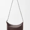 Medium Loop Hobo i smidigt kalvskinn med struktur Medium Loop Hobo i smidigt kalvskinn med struktur