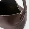Medium Loop Hobo i smidigt kalvskinn med struktur Medium Loop Hobo i smidigt kalvskinn med struktur