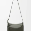 Medium Loop Hobo i smidigt kalvskinn med struktur Medium Loop Hobo i smidigt kalvskinn med struktur