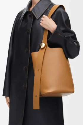 Medium Pebble Bucket i slätt kalvskinn
