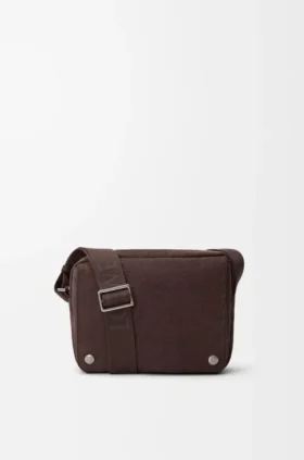 Medium Pebble-messengerväska i kornat nubuck