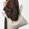 Medium Scarf Bag i slätt kalvskinn Medium Scarf Bag i slätt kalvskinn