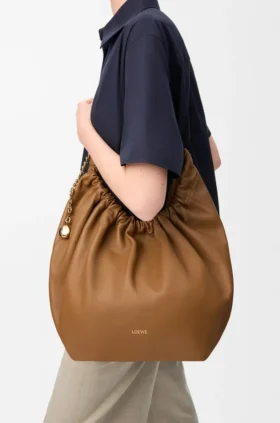 Medium Squeeze Bag i mjukt nappa-lammskinn