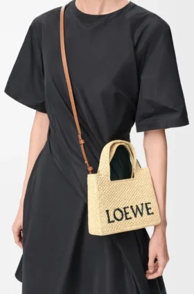 Mini Loewe Font Tote i raffia