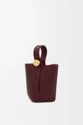 Mini Pebble Bucket i slätt kalvskinn