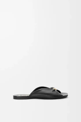 Mjuk sandal i nappa-lammskinn med pebble-mönster