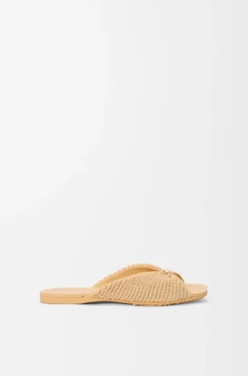Mjuk sandal med Pebble-detalj i tyg med raffiaeffekt