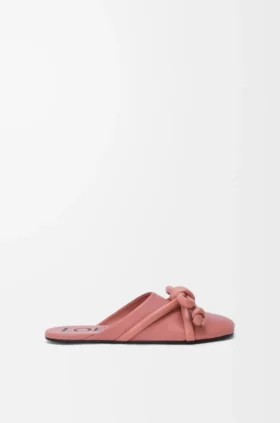 Mule med flamencoknut i lammskinn