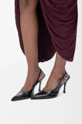 Nya Comic-pumps med slingback i blandat läder