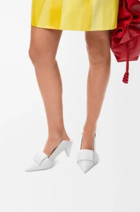 Origami-pumps med flik på baksidan i lammskinn