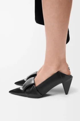 Origami-pumps med flik på baksidan i lammskinn