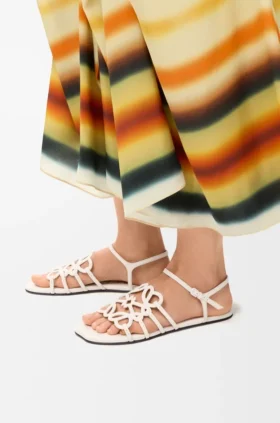 Petal-anagram-sandal i kalvskinn