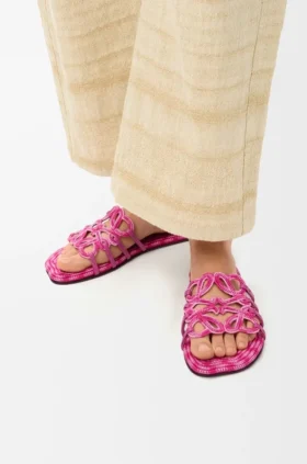 Petal Anagram-sandaler i broderad canvas