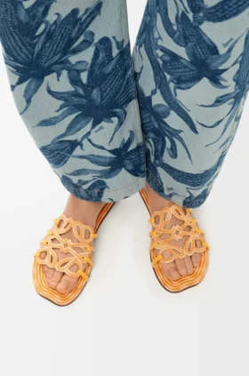 Petal Anagram-sandaler i broderad canvas