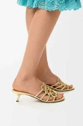Petal Anagram-sandaler i laminerat lammskinn