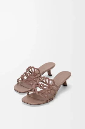 Petal Anagram-sandaler i strassprydd mocka