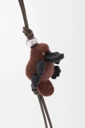 Platypus-berlock i filt