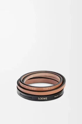 Set med två armband i klassiskt kalvskinn Set med två armband i klassiskt kalvskinn