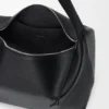 Stor Loop Hobo i mjukt, kornat kalvskinn Stor Loop Hobo i mjukt, kornat kalvskinn