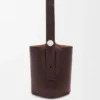 Stor Pebble Bucket i smidigt kalvskinn med struktur Stor Pebble Bucket i smidigt kalvskinn med struktur