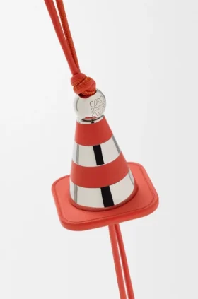 Work Cone-berlock i mässing och kalvskinn
